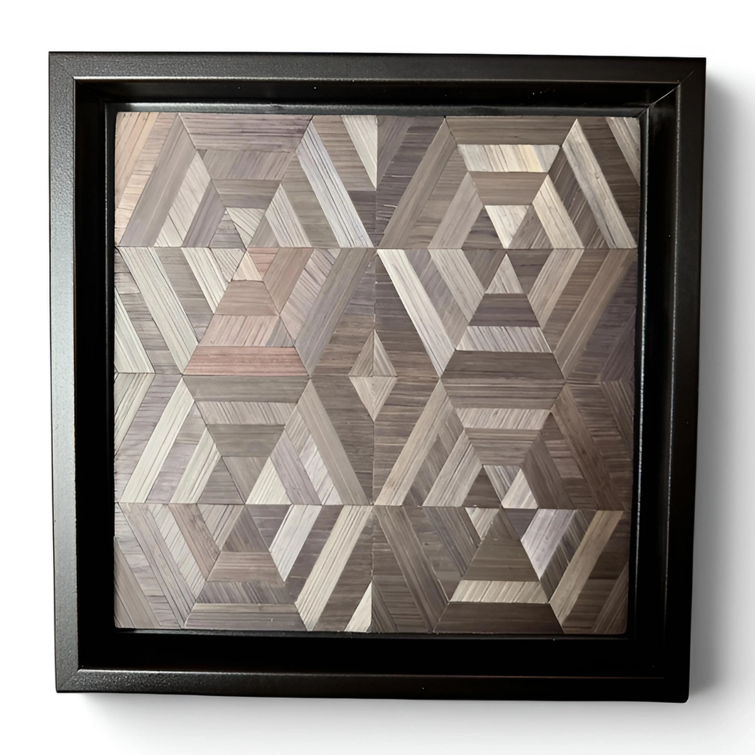 Hex, composition géométrique en marqueterie de paille de seigle naturelle et teintée, 24 x 24 cm