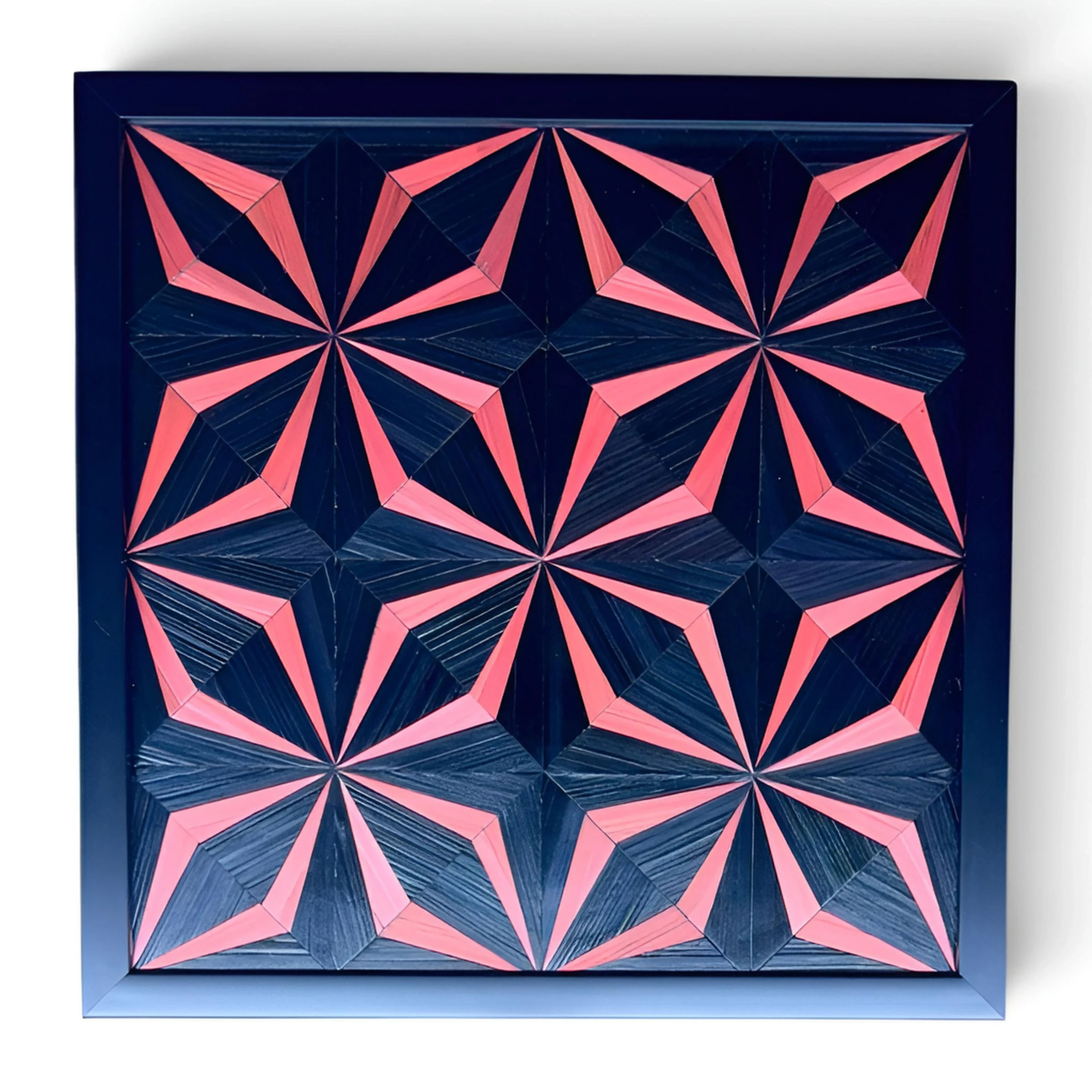 Kaléidoscope, composition géométrique en marqueterie de paille de seigle naturelle et teintée, 24 x 24 cm